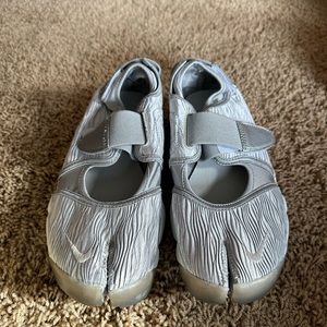 Women’s Nike Air Rift size 9 Silver